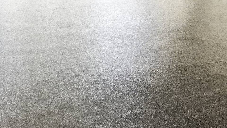 Vaciado de autonivelante en obra.